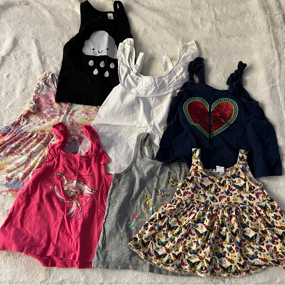 Bundle of size 4 tops!